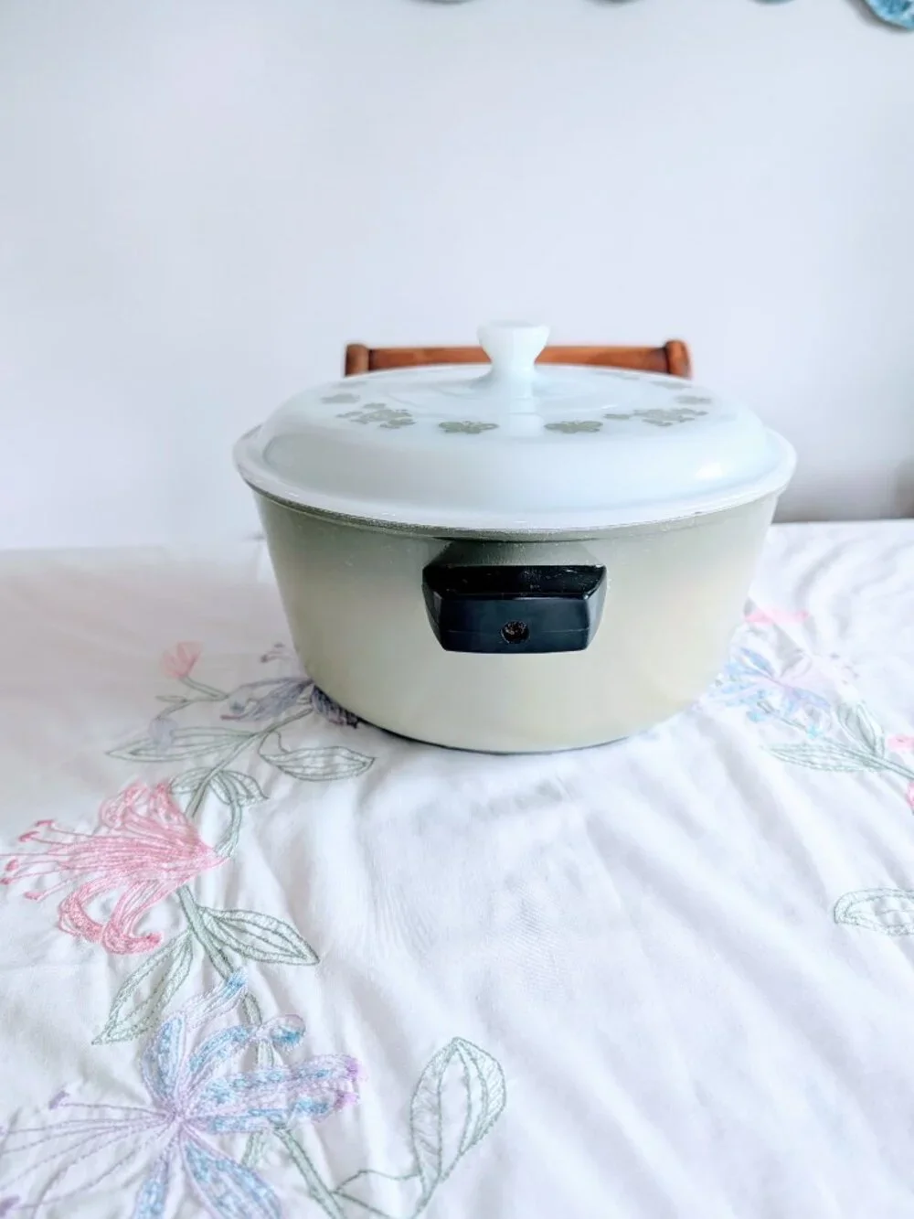 VTG Regal Ware Avocado Green Dutch Oven w/ Fire-King Green Tulip Flower Lid MCM